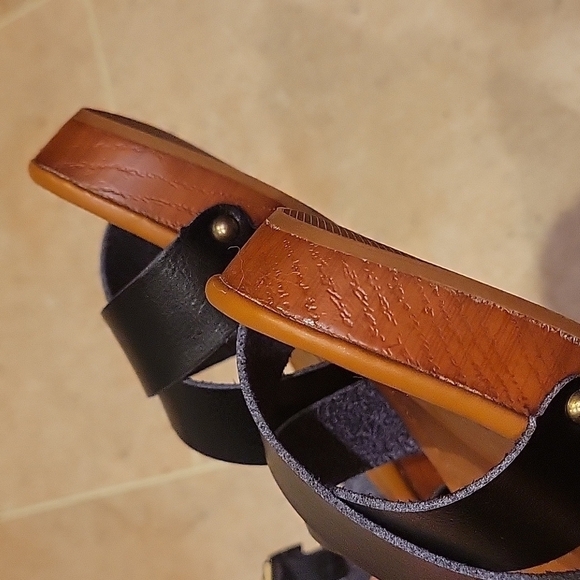 NEW! CUSHIONAIRE Slate Black Faux Leather Strappy Heeled Sandals 8. - Picture 8 of 10